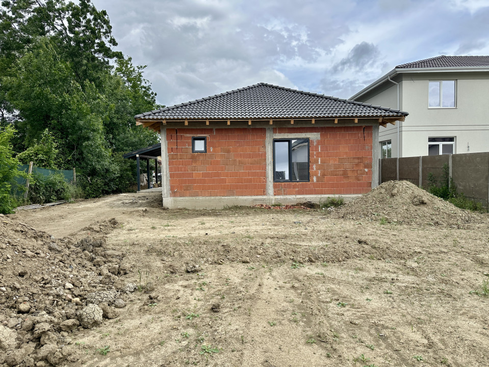 Casa 4 camere, 105 utili, 566 teren, toate utilitatile, asfalt, Sanmihaiu Roman