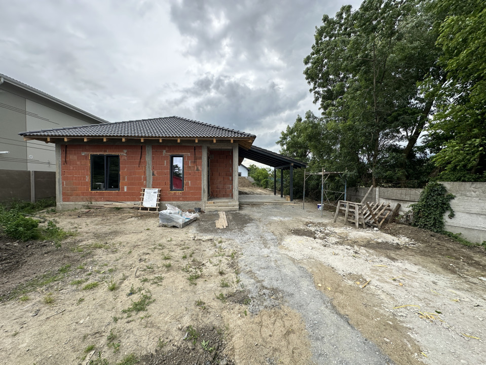 Casa 4 camere, 105 utili, 566 teren, toate utilitatile, asfalt, Sanmihaiu Roman