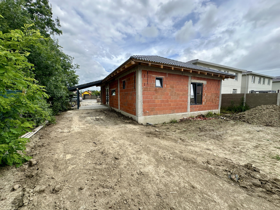 Casa 4 camere, 105 utili, 566 teren, toate utilitatile, asfalt, Sanmihaiu Roman