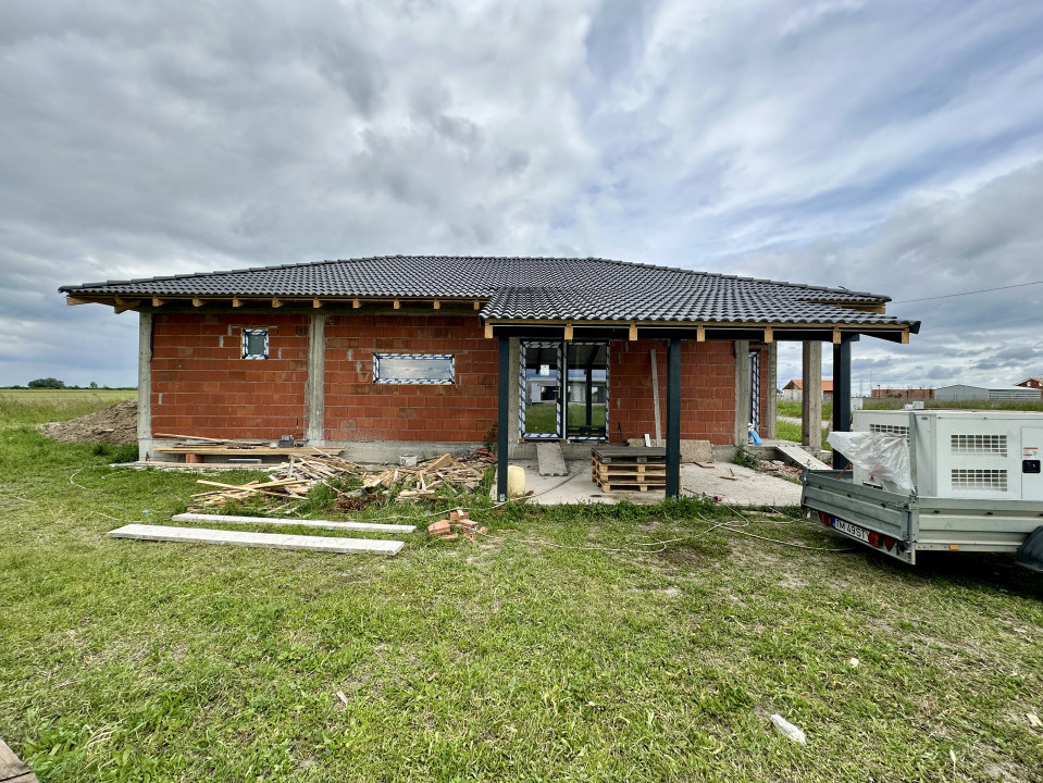 Casa 4 camere, 105 utili, 566 teren, pompa de caldura, Sanmihaiu Roman