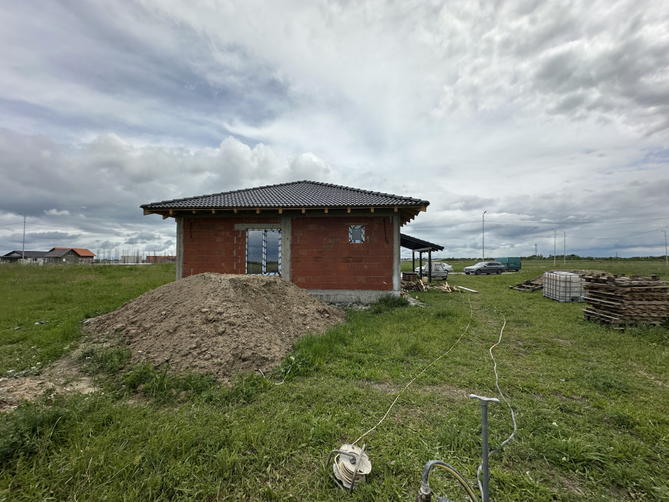 Casa 4 camere, 105 utili, 566 teren, pompa de caldura, Sanmihaiu Roman