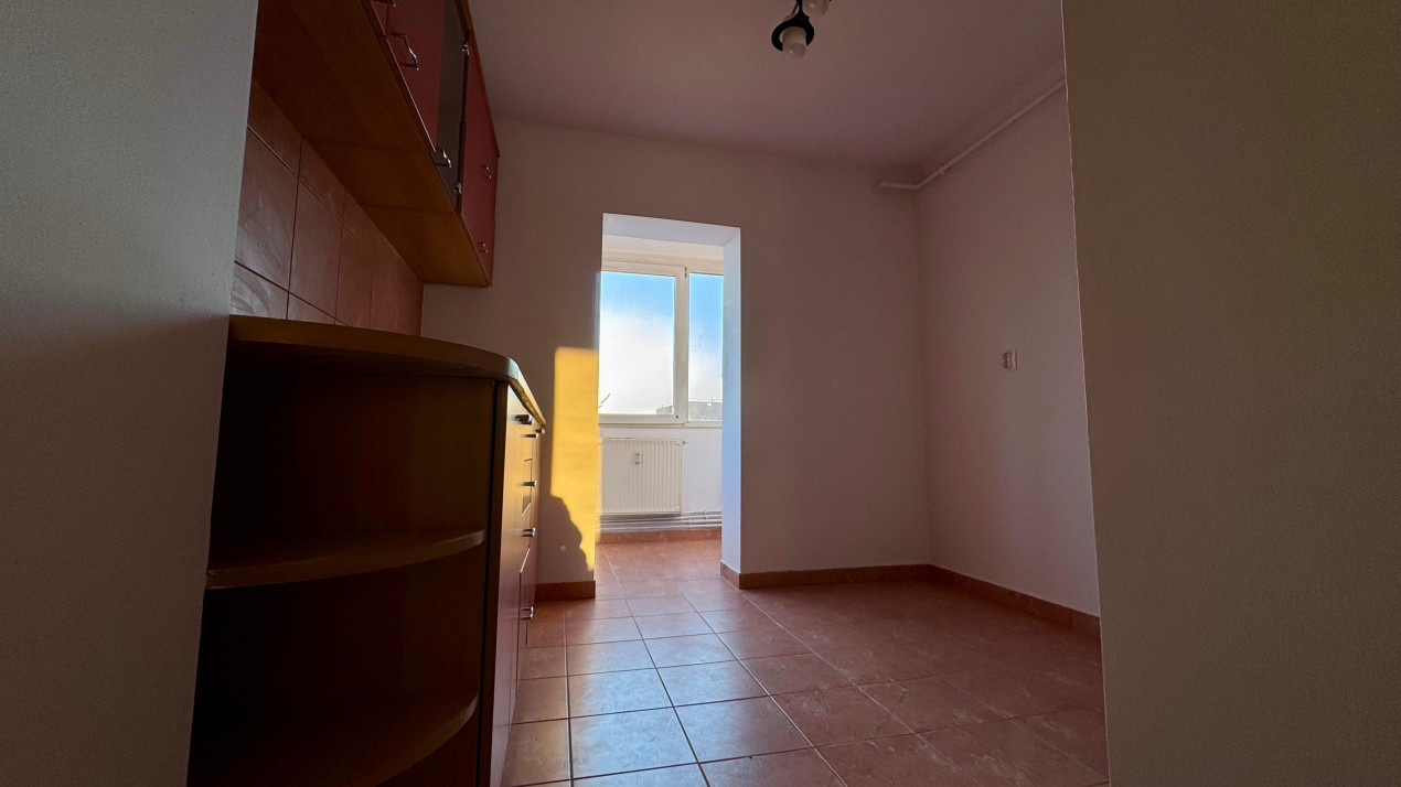Apartament 3 camere, decomandat, 70 mp, zona Fabric 