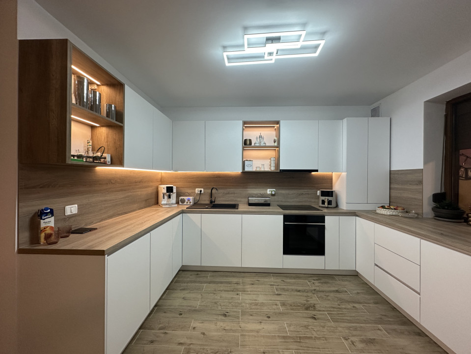 Triplex pe colt, 5 camere, 126 mp utili, 365 mp teren - Dumbravita 