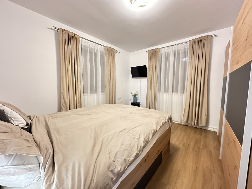 Triplex pe colt, 5 camere, 126 mp utili, 365 mp teren - Dumbravita 