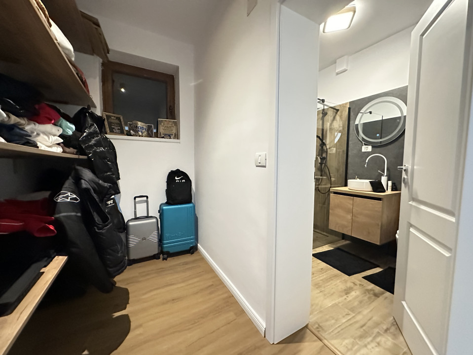 Triplex pe colt, 5 camere, 126 mp utili, 365 mp teren - Dumbravita 