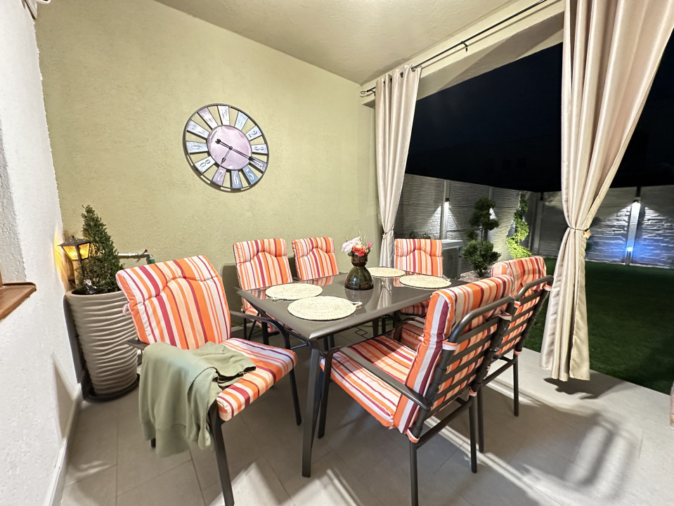 Triplex pe colt, 5 camere, 126 mp utili, 365 mp teren - Dumbravita 
