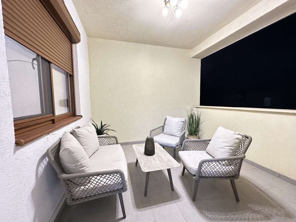 Triplex pe colt, 5 camere, 126 mp utili, 365 mp teren - Dumbravita 