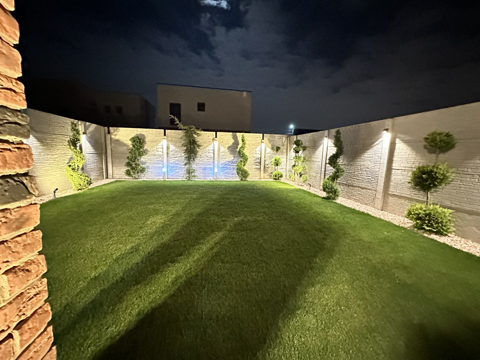 Triplex pe colt, 5 camere, 126 mp utili, 365 mp teren - Dumbravita 