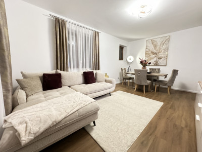 Triplex pe colt, 5 camere, 126 mp utili, 365 mp teren - Dumbravita 