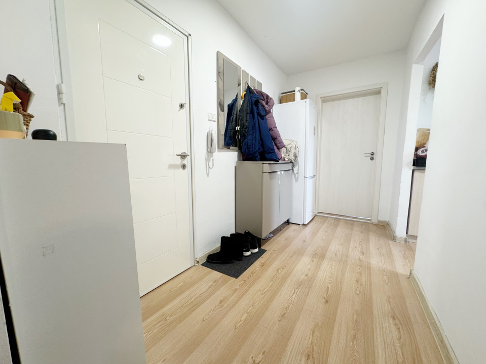 Apartament 2 camere, 53mp utili , decomandat, pozitie excelenta in Soarelui