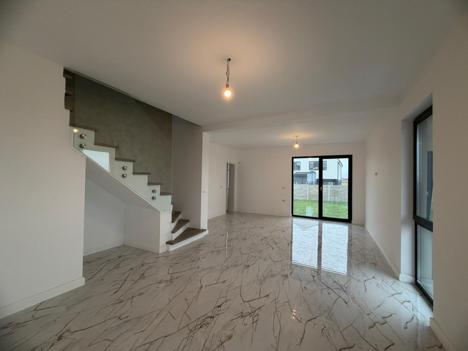 Duplex 4 camere-PANOURI SOLARE-POMPA DE CALDURA, desp. prin cam. teh.-Giroc