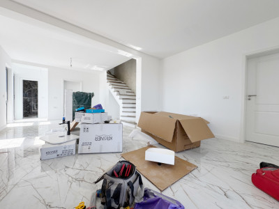 Duplex despartit prin camera tehnica, 108mp utili, 4 camere-Giroc