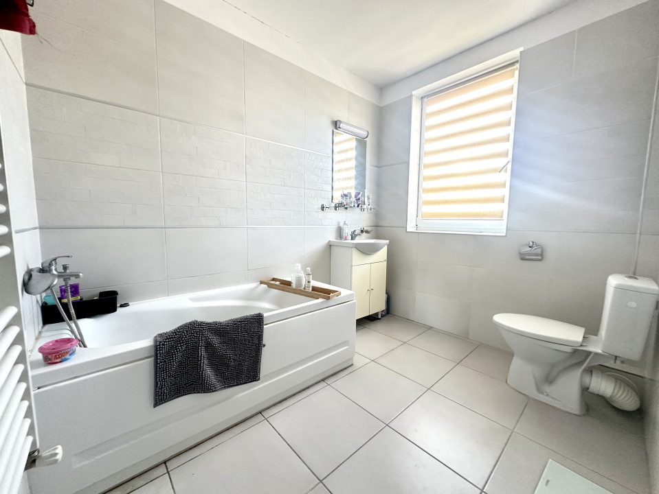 Triplex 4 camere, 117 mp utili, 250 mp teren, Dumbravita 