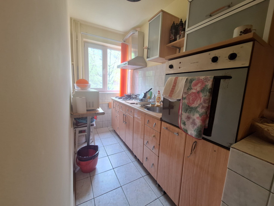 Apartament 3 camere, decomandat, etaj 2/4, mobilat Zona Dacia