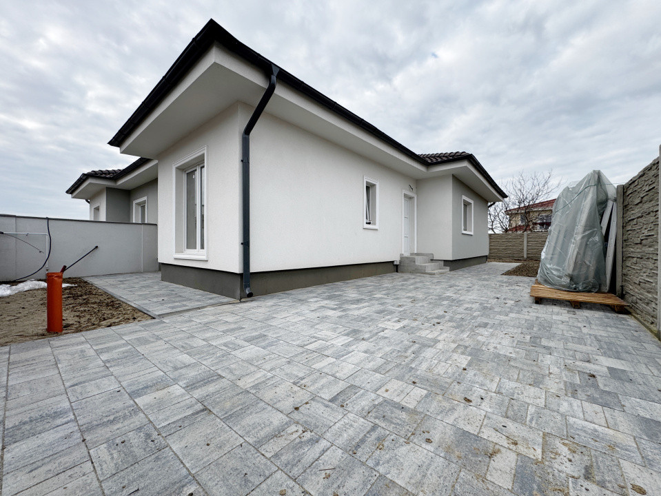 Duplex 4 camere, 2bai, 250mp teren, 72mp utili-Mosnita Noua