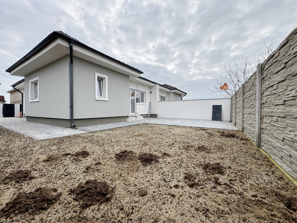 Duplex 4 camere, 2bai, 250mp teren, 72mp utili-Mosnita Noua