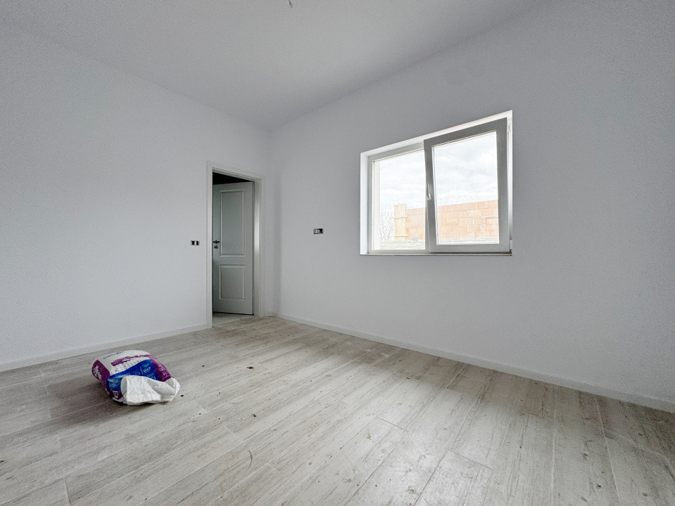 Duplex 4 camere, 2bai, 250mp teren, 72mp utili-Mosnita Noua