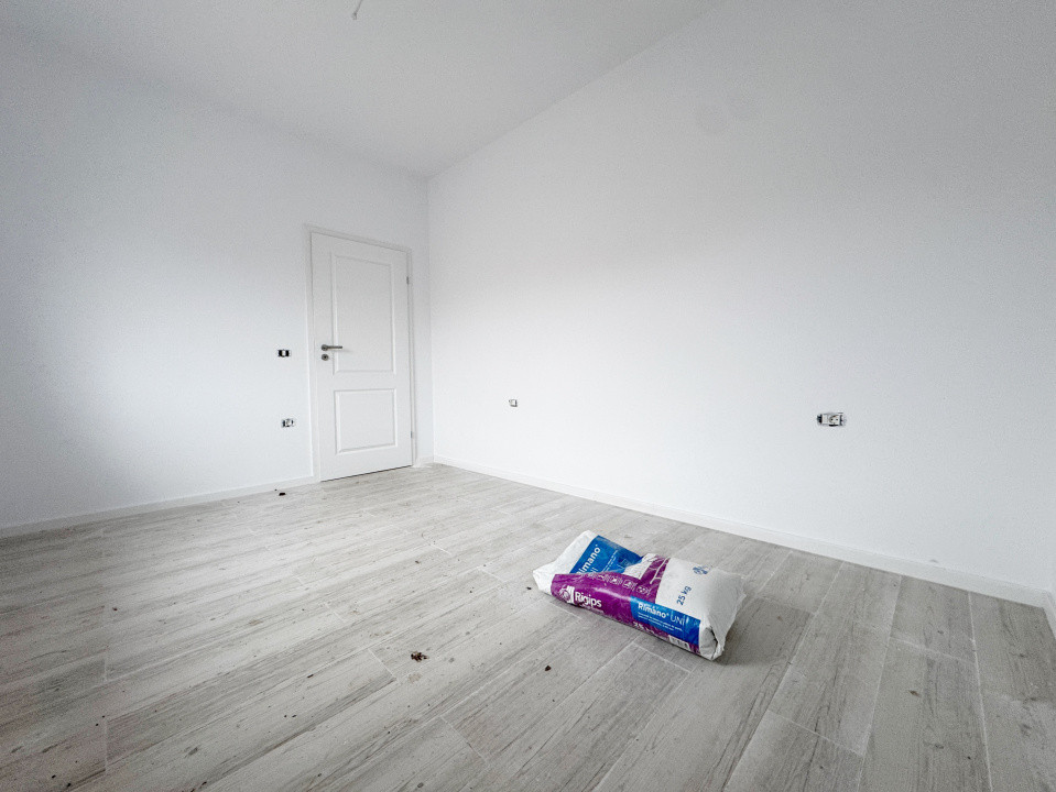 Duplex 4 camere, 2bai, 250mp teren, 72mp utili-Mosnita Noua