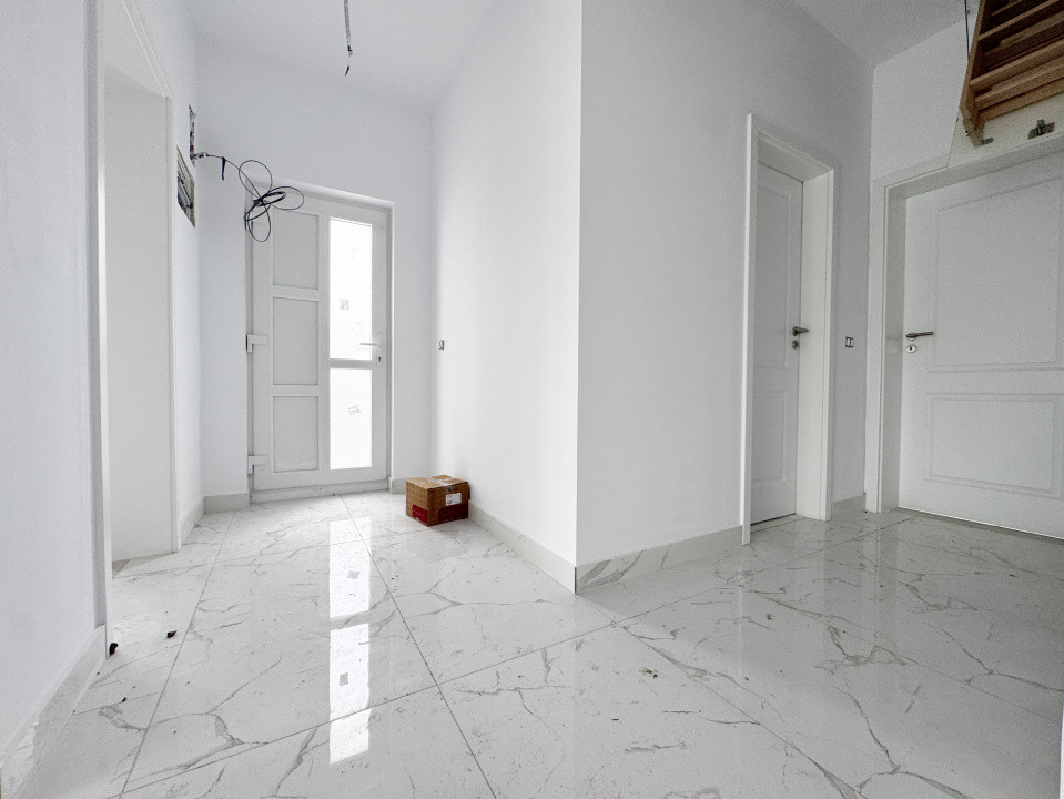 Duplex 4 camere, 2bai, 250mp teren, 72mp utili-Mosnita Noua