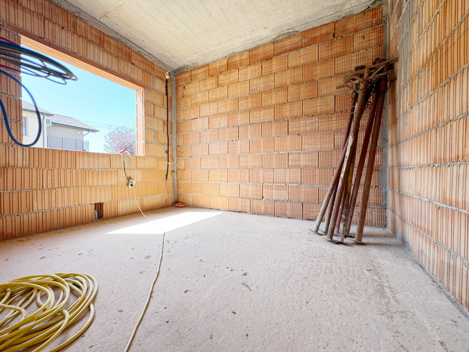 Duplex 4 camere 105mp utili+12mp terasa, 250mp teren, P+1+Pod -Chisoda