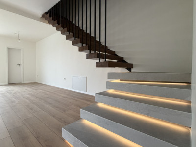 Duplex 4 camere, P+M, 100 mp utili, 20mp terase - Sag