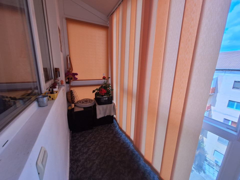 Apartament 3 camere, 63 mp, semidecomandat, pozitie excelenta in zona Girocului