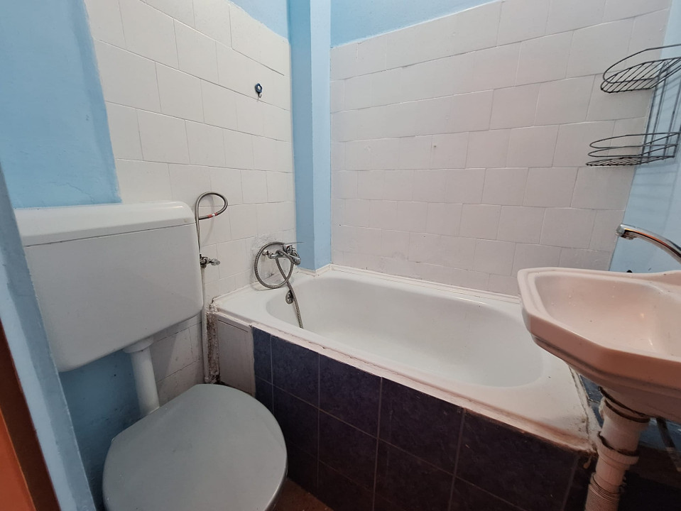 Apartament 1 camera, 21 mp, decomandat, etaj 4, zona Buziasului