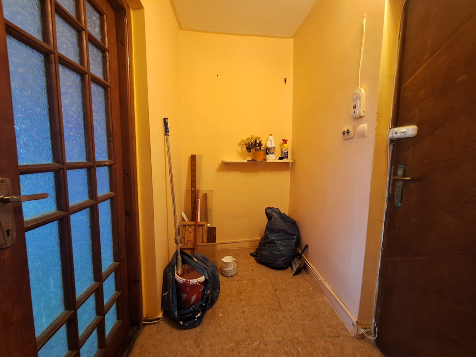 Apartament 1 camera, 21 mp, decomandat, etaj 4, zona Buziasului