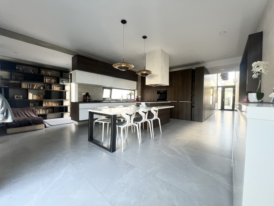 Casa Individuală atipică, 141mp utili, 535mp teren, garaj - Lipovei
