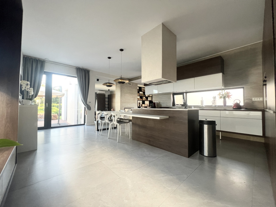 Casa Individuală atipică, 141mp utili, 535mp teren, garaj - Lipovei
