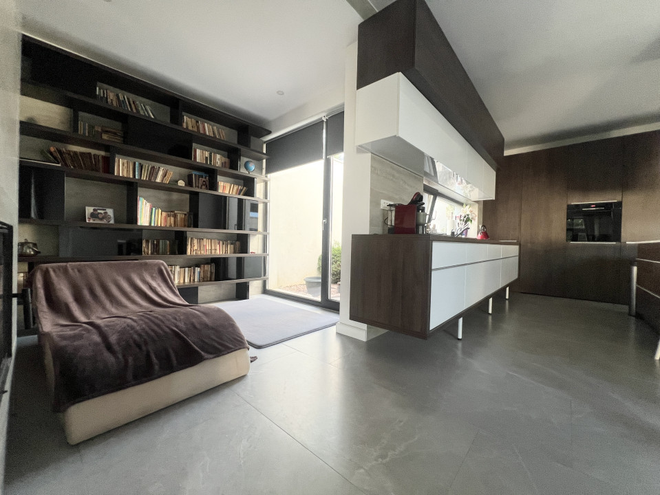 Casa Individuală atipică, 141mp utili, 535mp teren, garaj - Lipovei