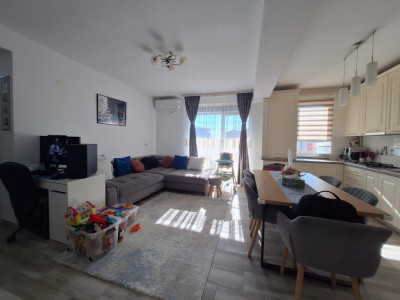 Apartament 3 camere, 68 mp, decomandat, cu pod de depozitare, zona Girocului