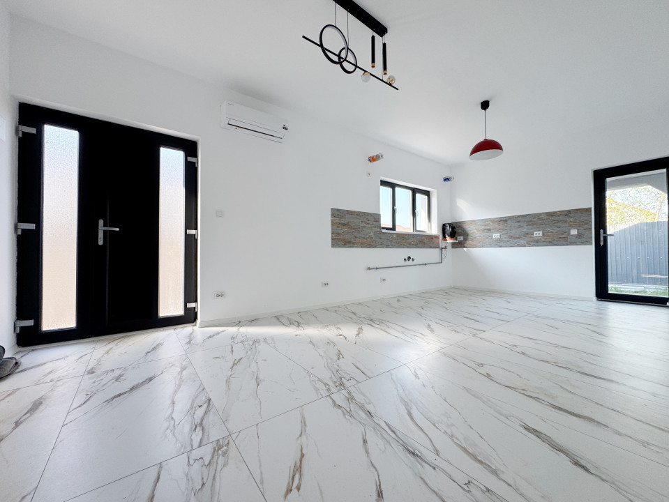 Casa cu 4 camere, 72mp utili, 250mp teren, toate utilitatile