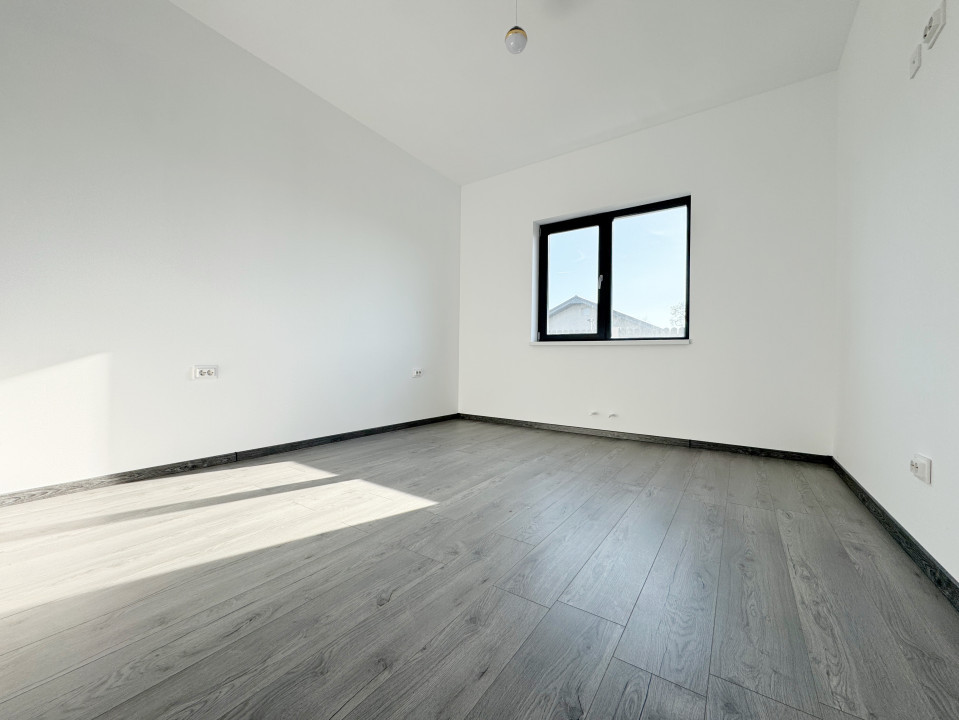 Casa cu 4 camere, 72mp utili, 250mp teren, toate utilitatile