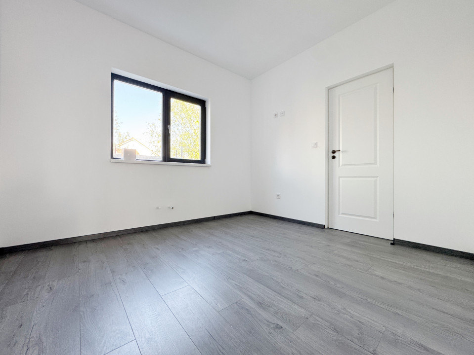 Casa cu 4 camere, 72mp utili, 250mp teren, toate utilitatile