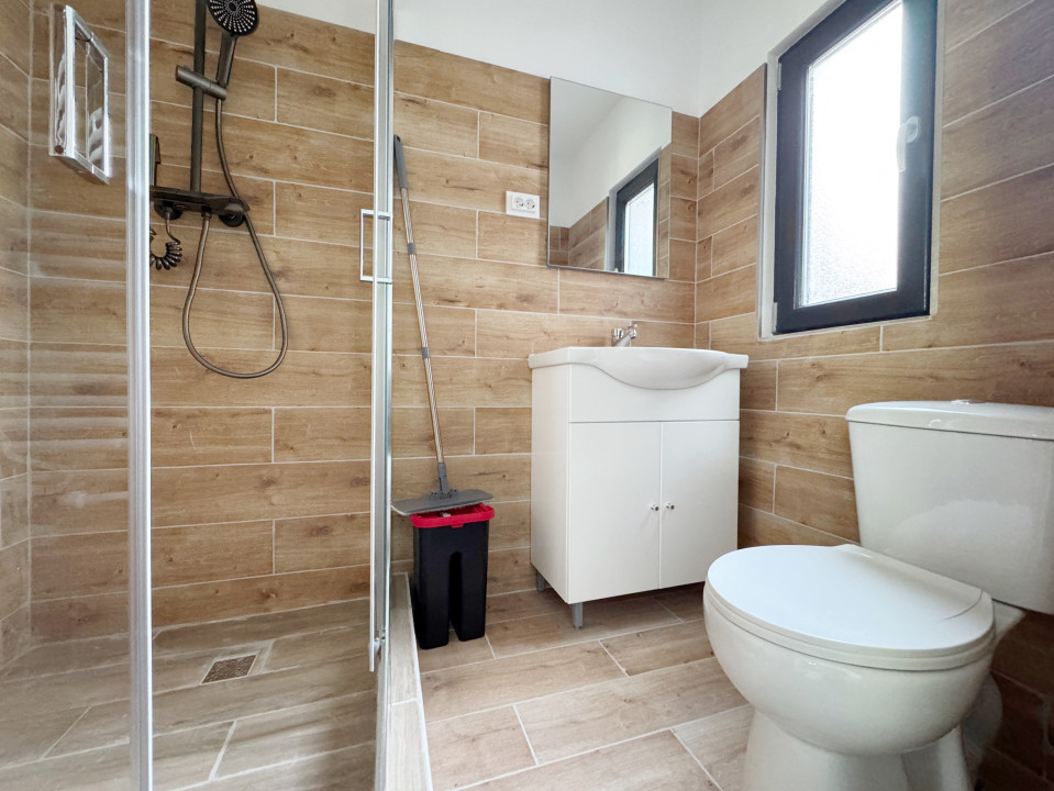 Casa cu 4 camere, 72mp utili, 250mp teren, toate utilitatile