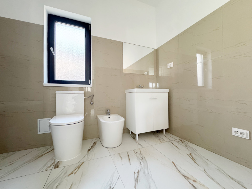 Casa cu 4 camere, 72mp utili, 250mp teren, toate utilitatile