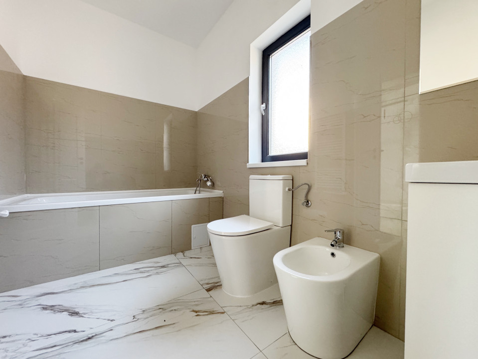 Casa cu 4 camere, 72mp utili, 250mp teren, toate utilitatile