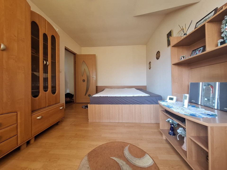 Apartament spatios cu 2 camere, decomandat, 68 mp, zona Girocului