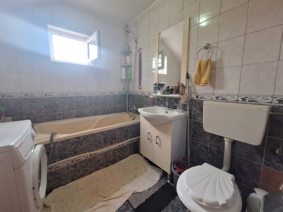 Apartament spatios cu 2 camere, decomandat, 68 mp, zona Girocului