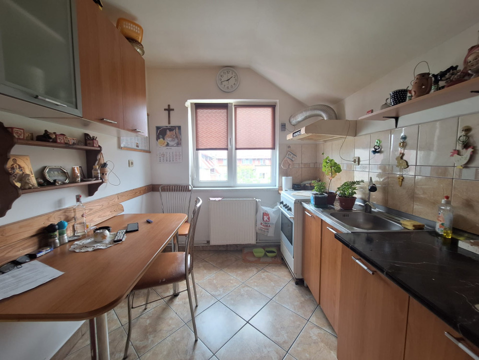 Apartament spatios cu 2 camere, decomandat, 68 mp, zona Girocului
