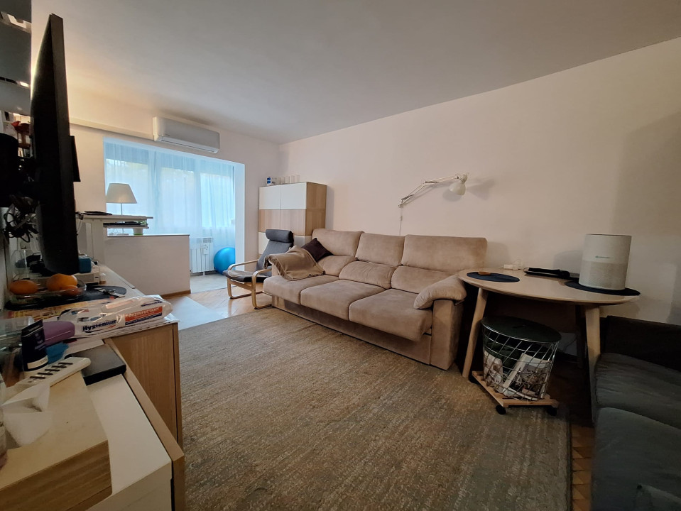 Apartament 4 camere, decomandat, 70 mp, etajul 2/4, zona Girocului