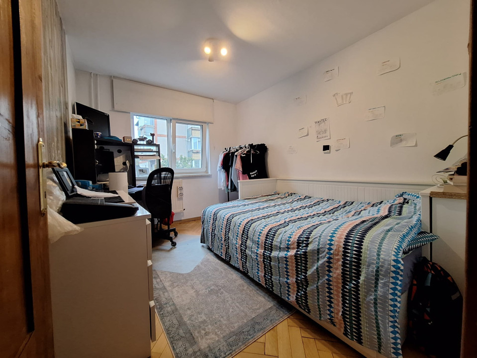 Apartament 4 camere, decomandat, 70 mp, etajul 2/4, zona Girocului