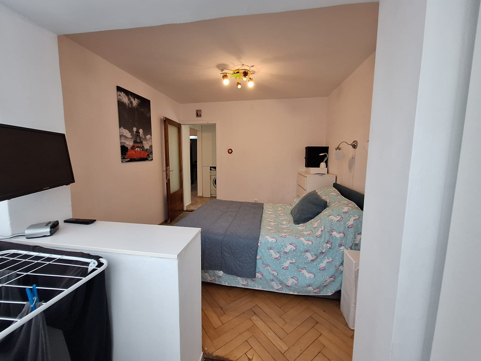Apartament 4 camere, decomandat, 70 mp, etajul 2/4, zona Girocului