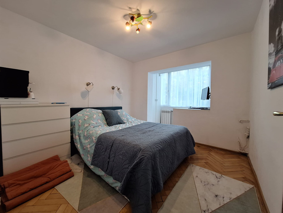 Apartament 4 camere, decomandat, 70 mp, etajul 2/4, zona Girocului