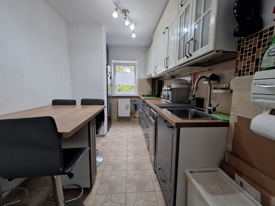 Apartament 4 camere, decomandat, 70 mp, etajul 2/4, zona Girocului