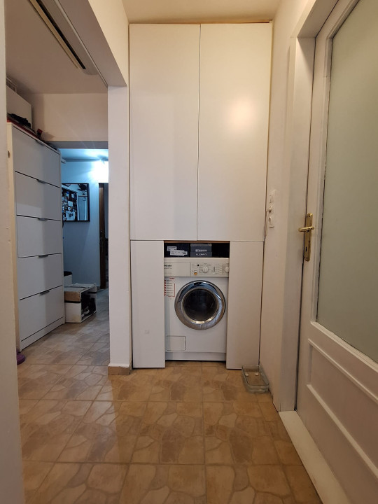 Apartament 4 camere, decomandat, 70 mp, etajul 2/4, zona Girocului