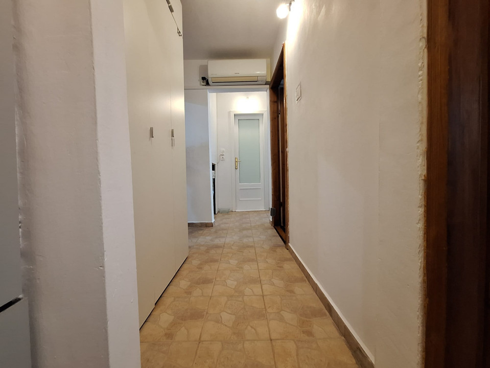 Apartament 4 camere, decomandat, 70 mp, etajul 2/4, zona Girocului