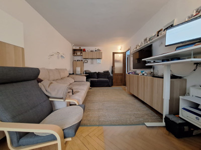 Apartament 4 camere, decomandat, 70 mp, etajul 2/4, zona Girocului