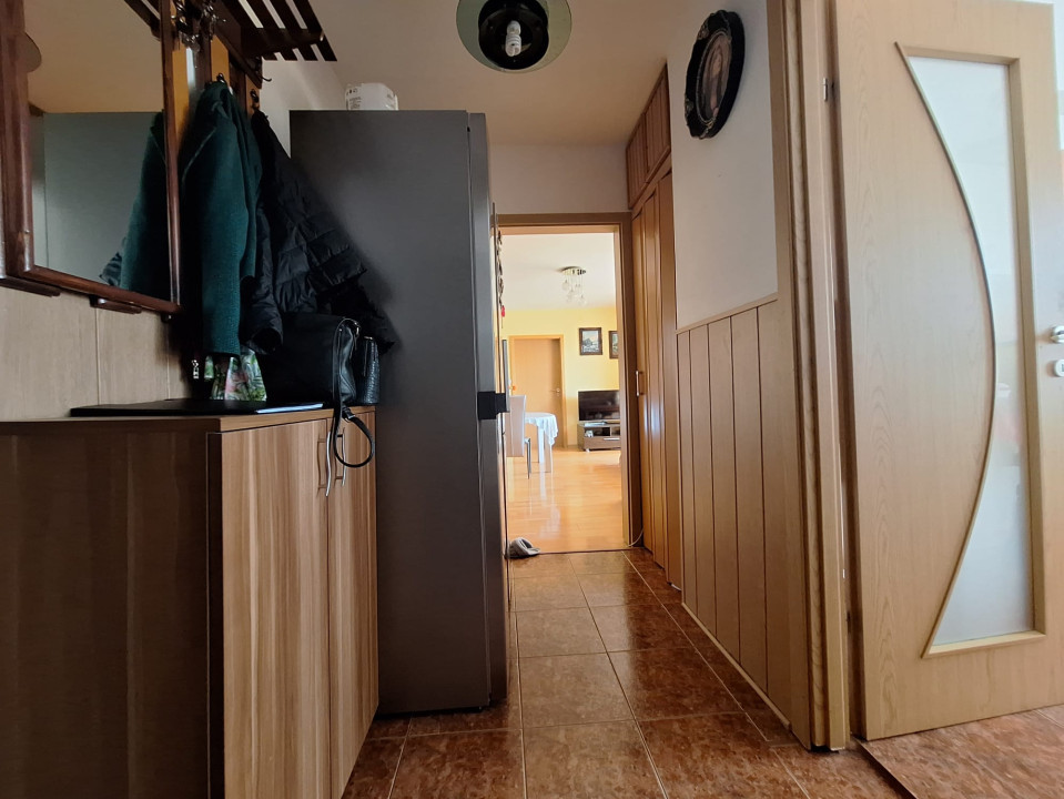Apartament 2 camere, semidecomandat, 52mp, zona Girocului
